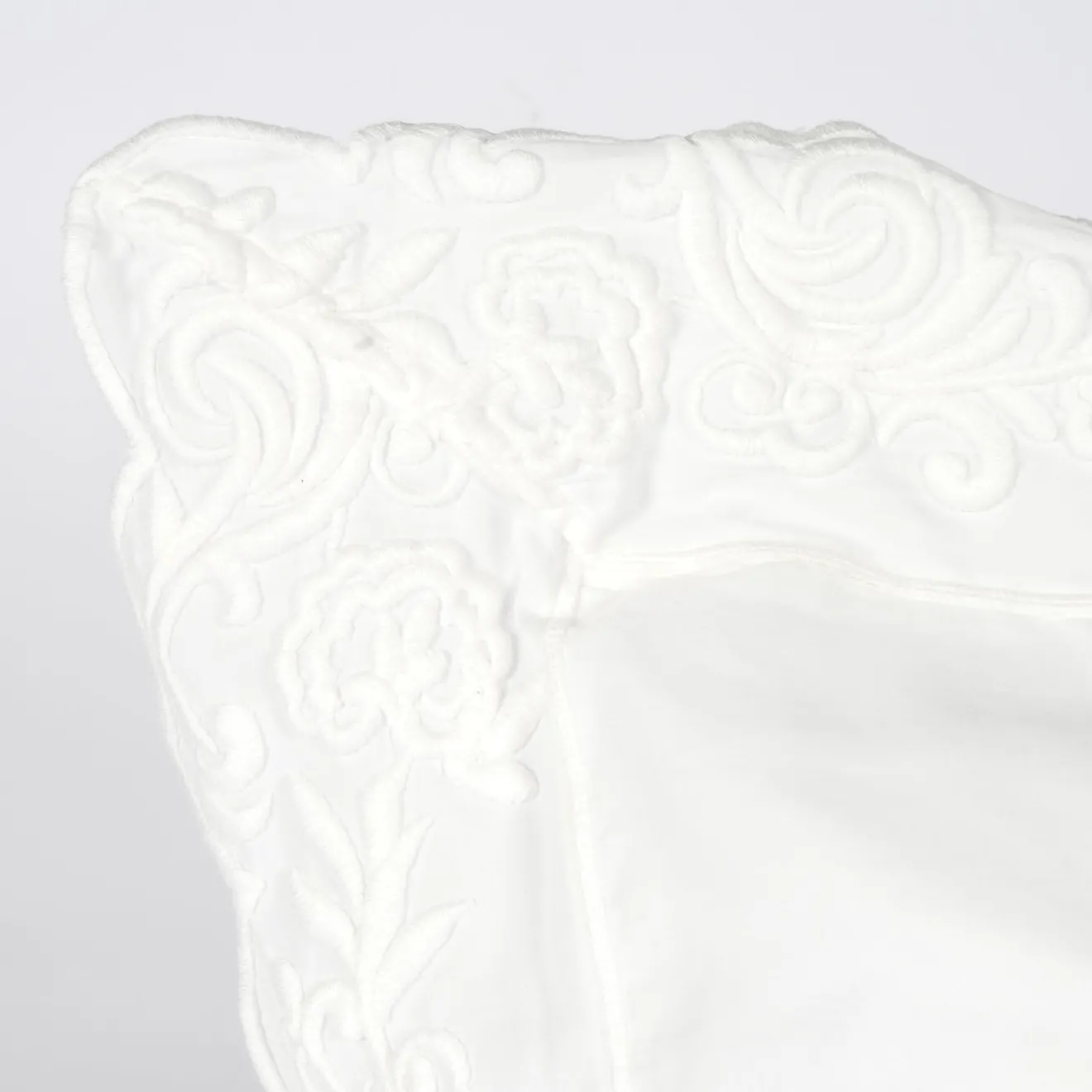 Mastro Raphael Set di lenzuola e due federe ricamate in avorio Dune Merveille