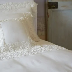 Mastro Raphael Set di lenzuola e due federe ricamate in avorio Dune Merveille