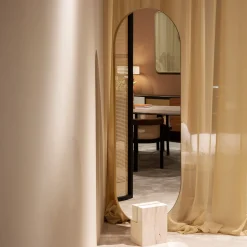 Black Tie Specchio a figura intera rivestito in tessuto Tìam