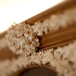 Caiafa Specchio ad arco con fiori in porcellana Capodimonte e dettagli dorati dipinti a mano