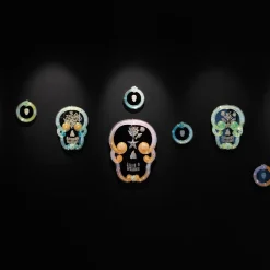 Ongaro & Fuga Specchio con teschio rotondo #6 di Bradley Theodore