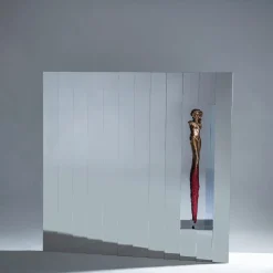 Arte Nel Design Specchio da parete Mirage con scultura in bronzo e acciaio argento