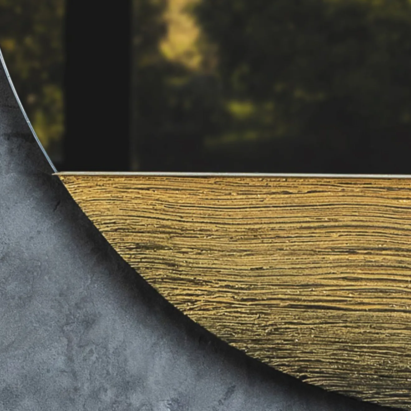 Disain 1971 Specchio da parete ovale Orizzonte in resina spatolata oro