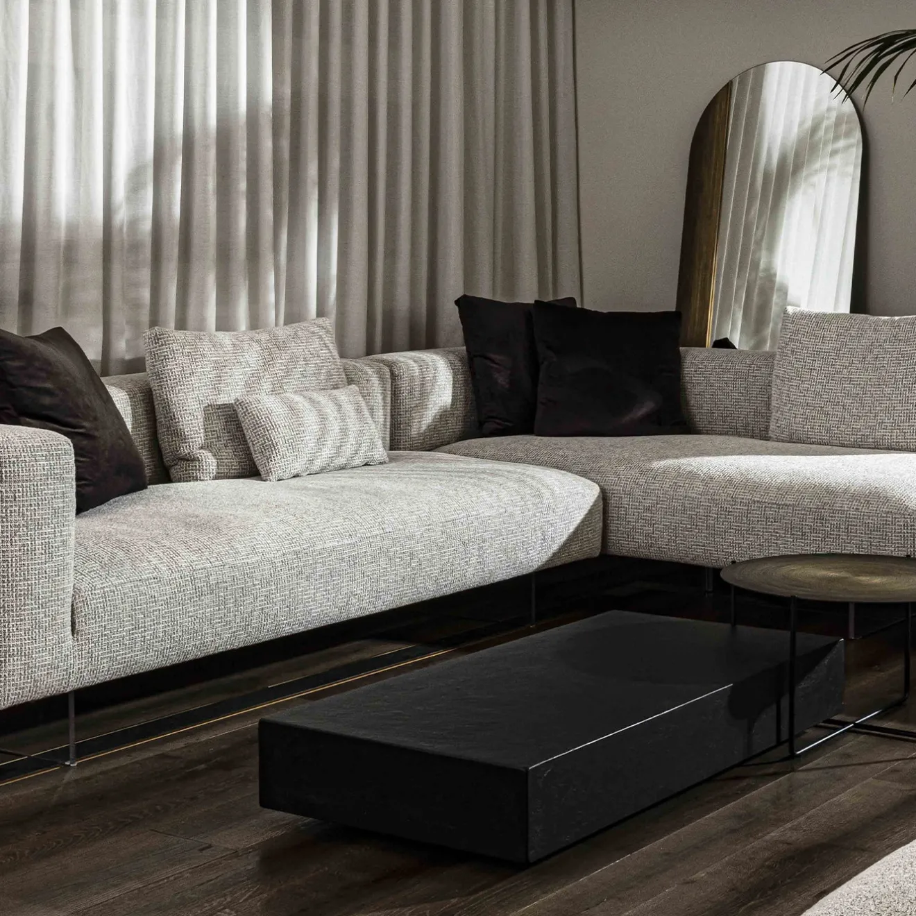 Disain 1971 Specchio da parete ovale Orizzonte in resina spatolata oro