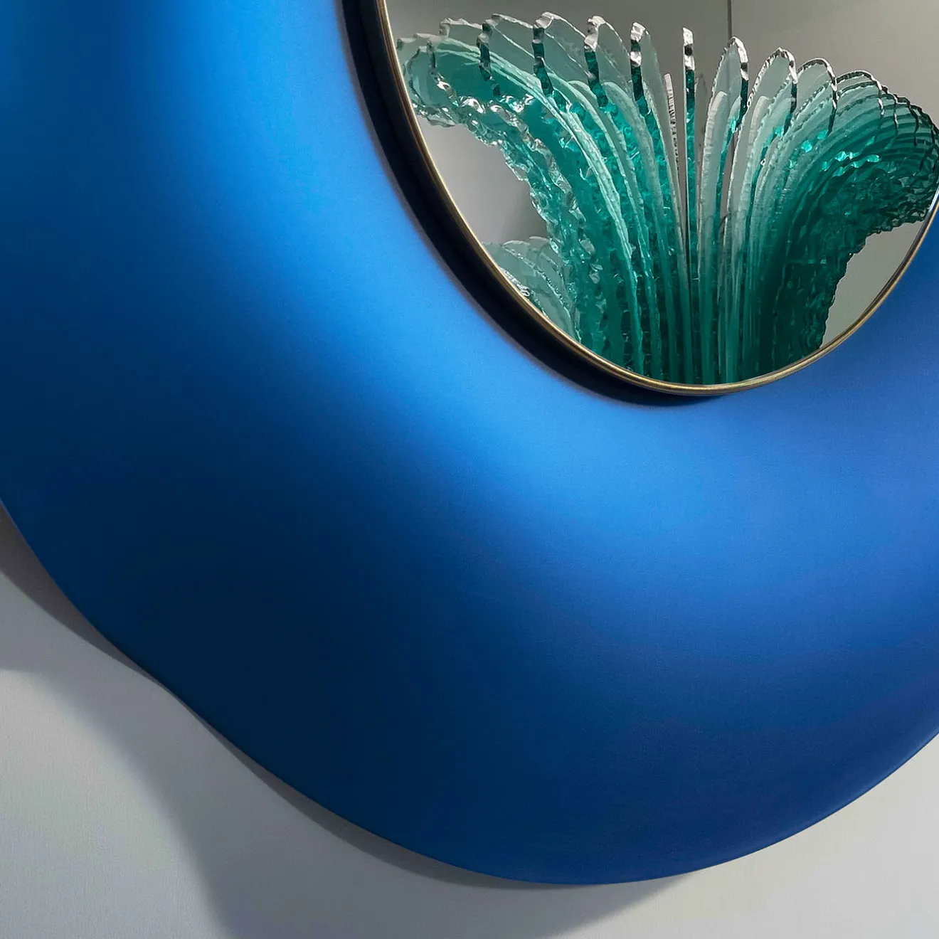 Ghirò Studio Specchio da parete Undulate Satin Blue