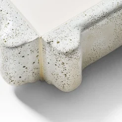 Cimento Svuotatasche Riva Bianco di Patricia Urquiola