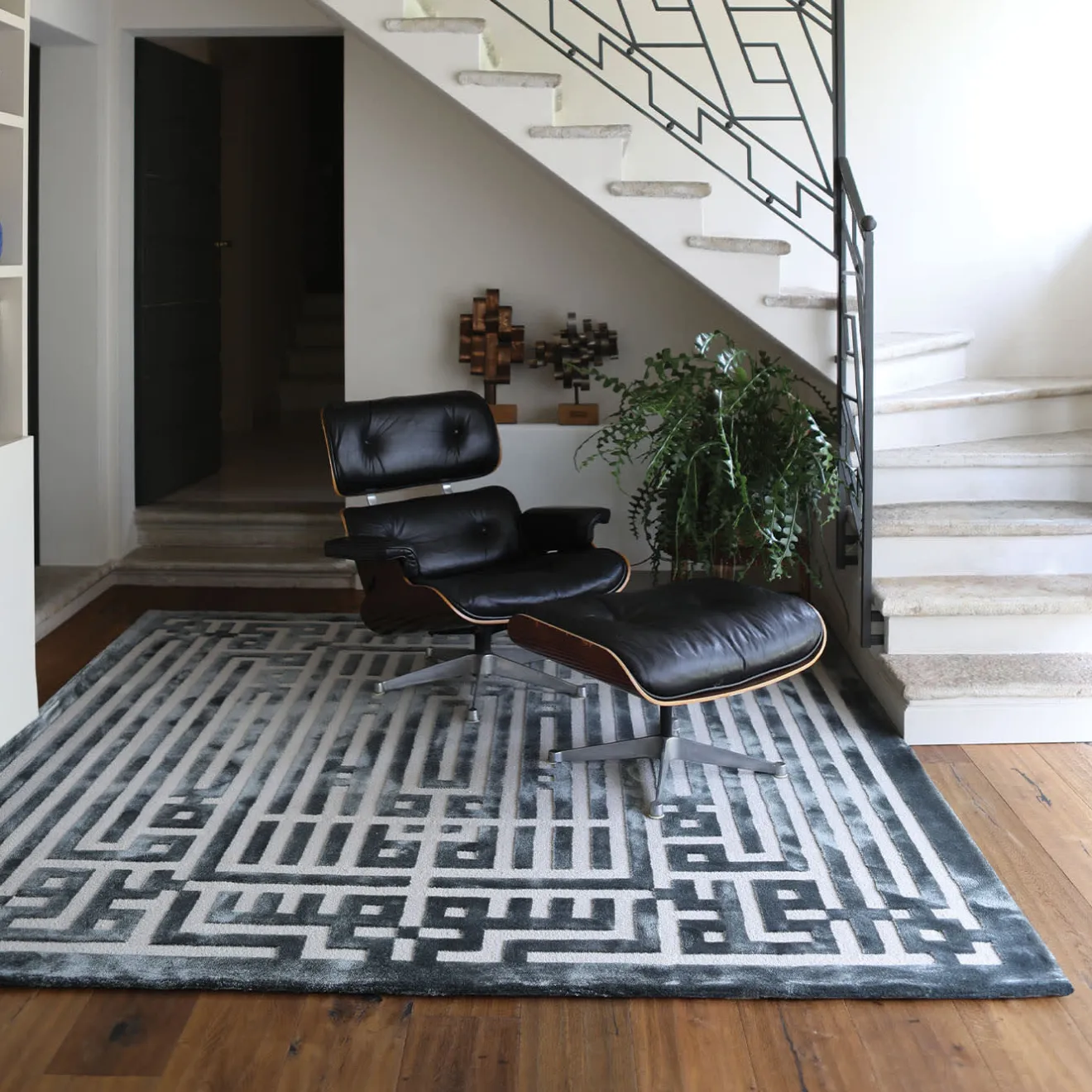 Carpet Edition Tappeto Labirinto in lana della Nuova Zelanda e tencel grigio di Ken Scott