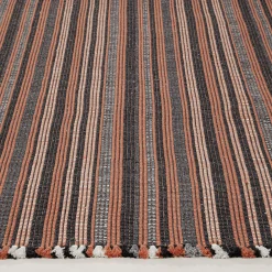 Amini Tappeto Prune Charcoal Recycled PET In&Outdoor di Carlotta Fortuna