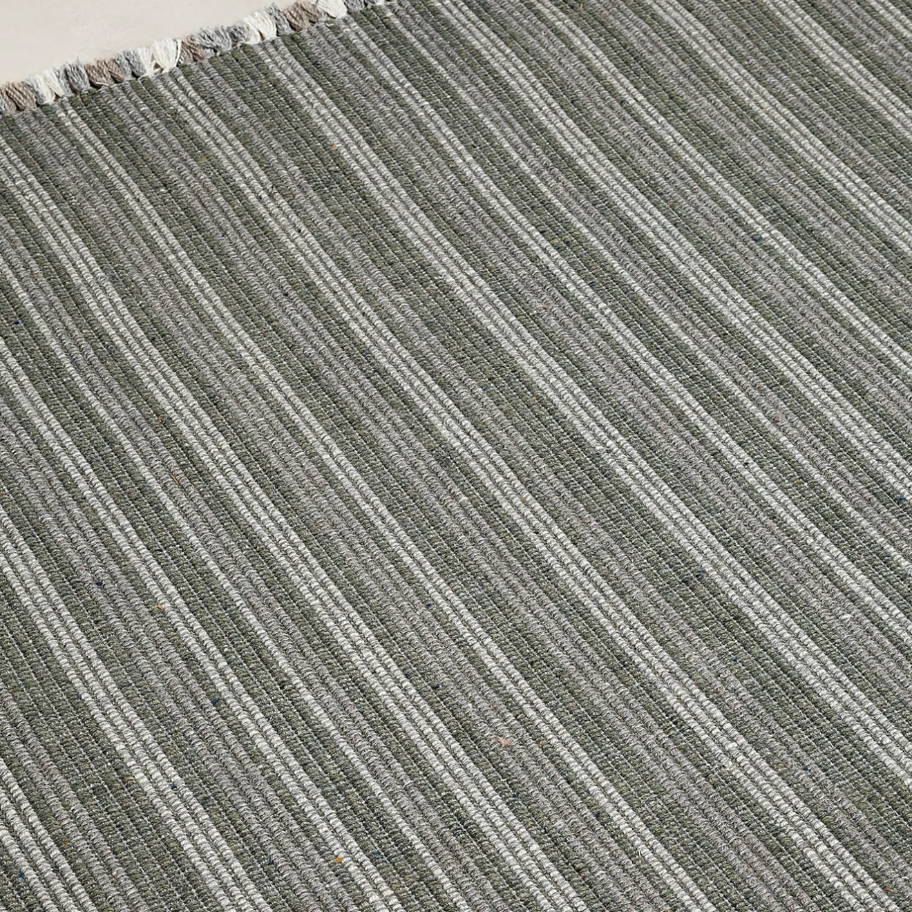 Amini Tappeto Prune Vintage Platinum Recycled PET In&Outdoor di Carlotta Fortuna