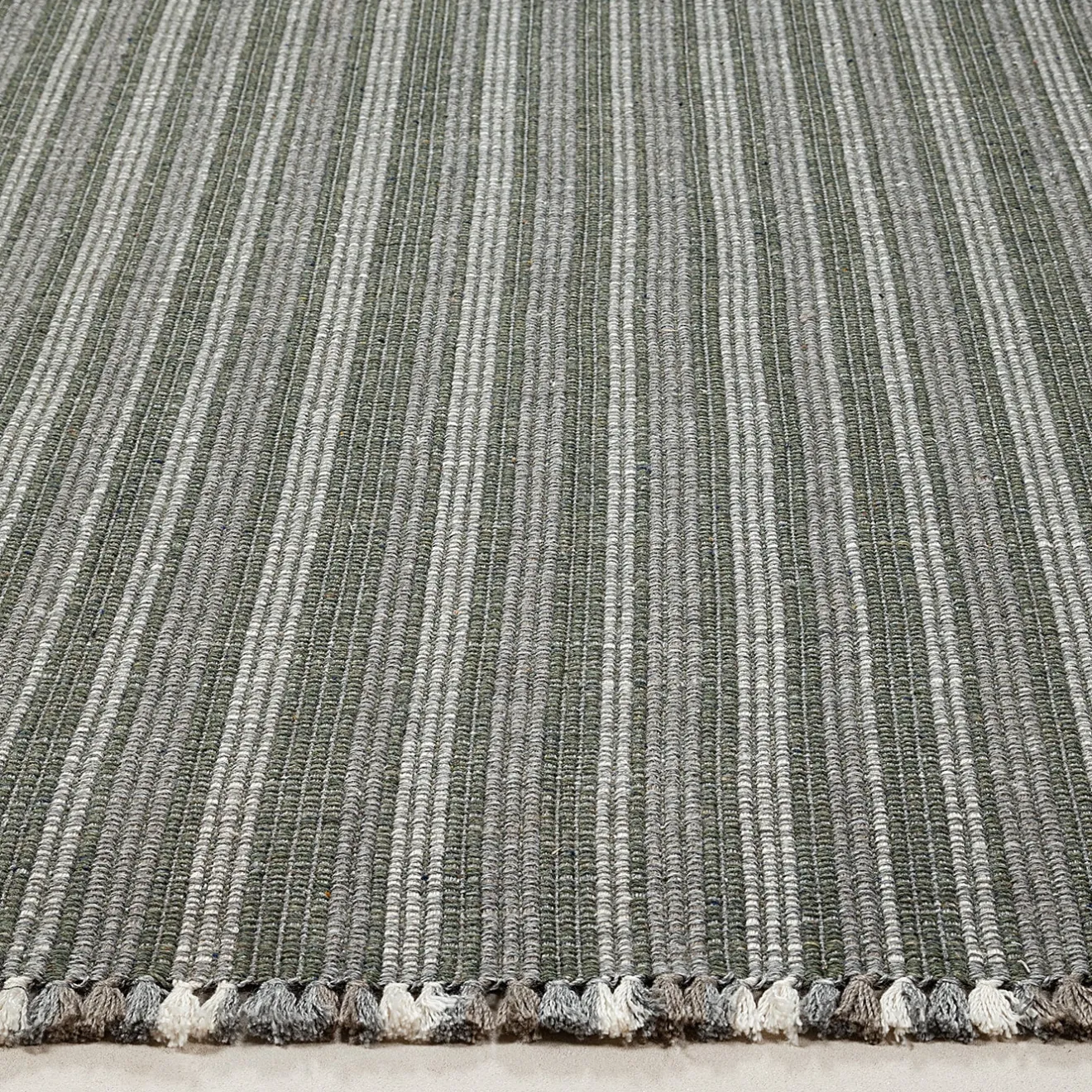 Amini Tappeto Prune Vintage Platinum Recycled PET In&Outdoor di Carlotta Fortuna