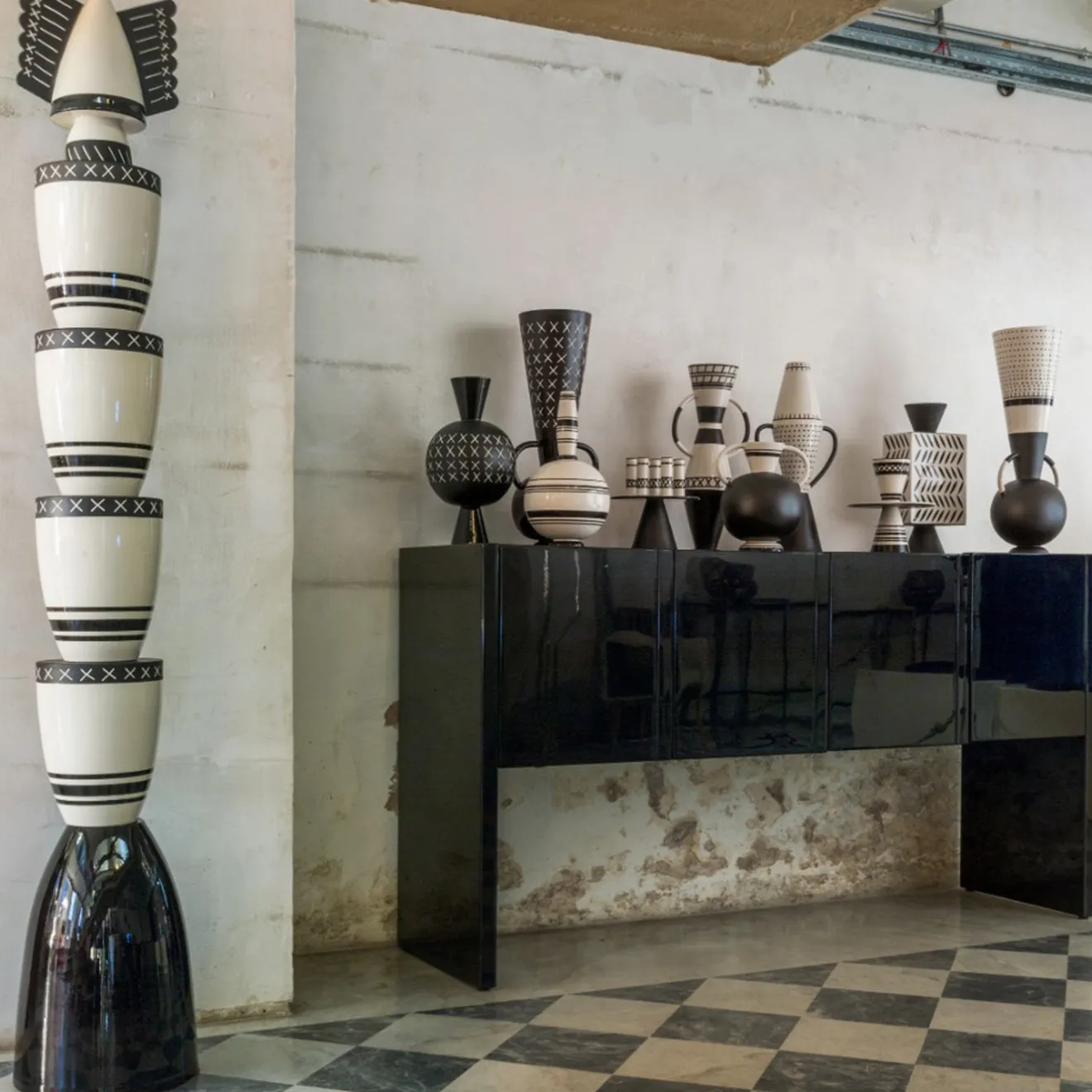 Rometti Totem Il Celebrante #2 di Ugo La Pietra