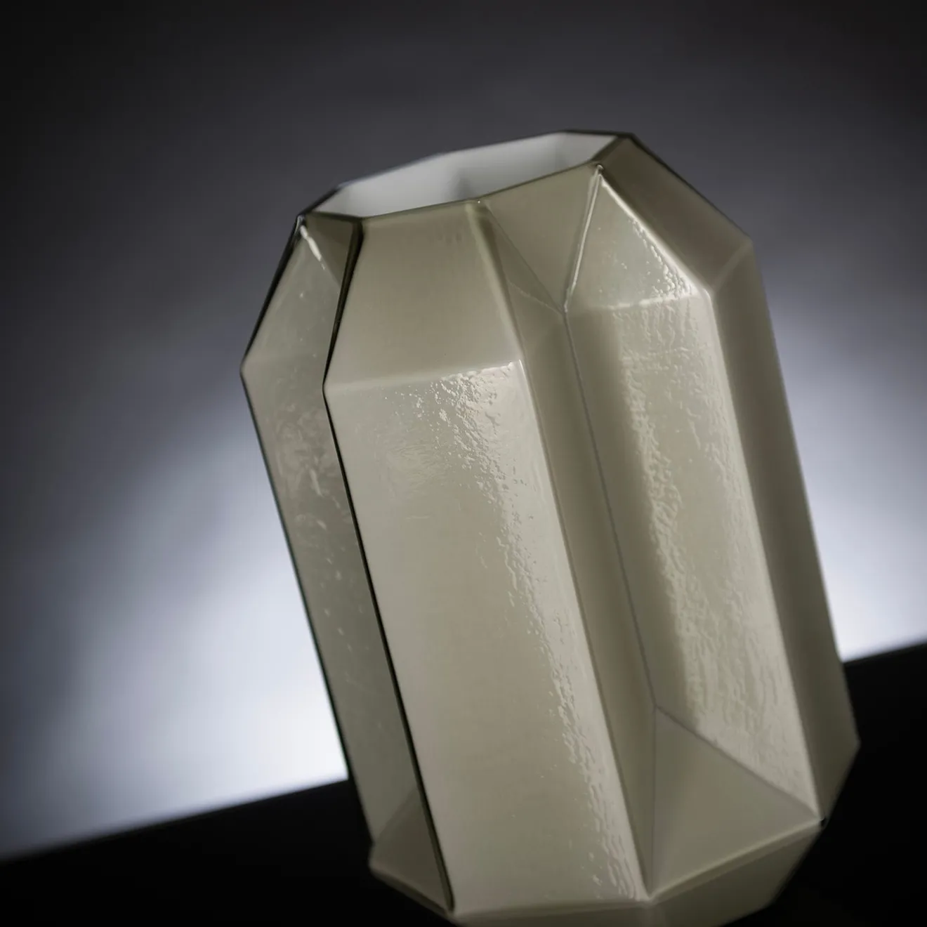 VGnewtrend Vaso Asolo Smoky Gray & White