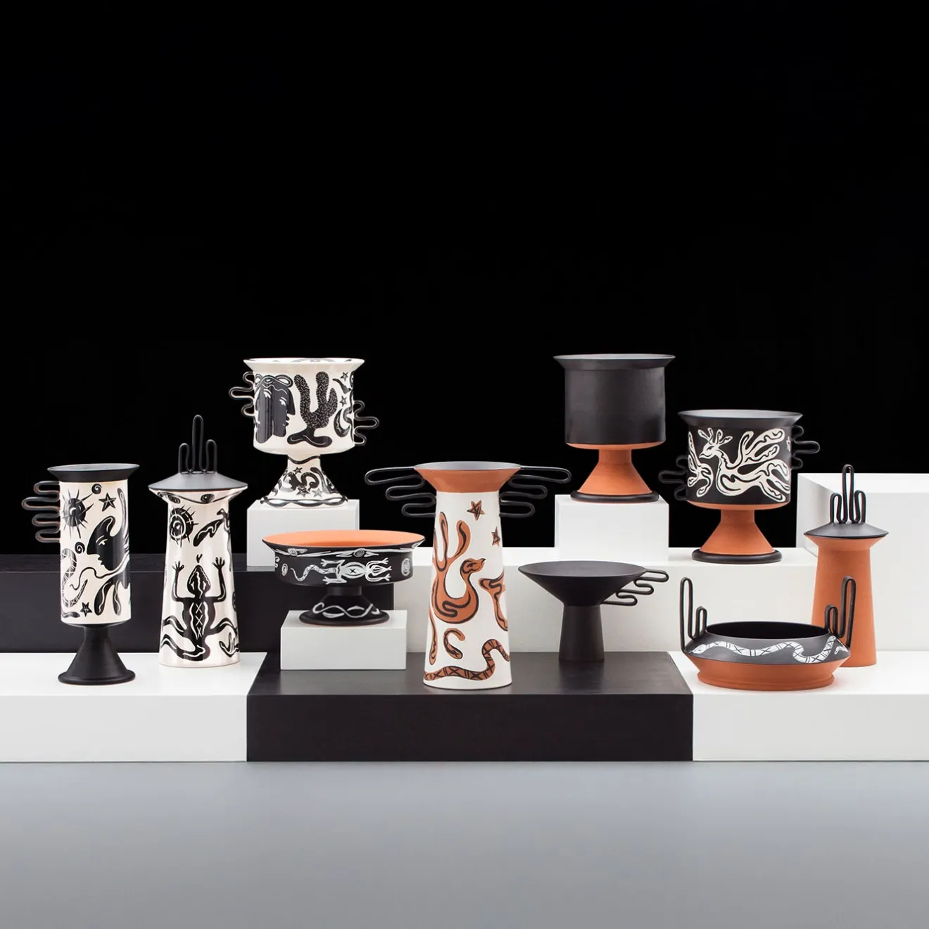 Rometti Vaso Chauc in smalto nero opaco di Jean-Christophe Clair