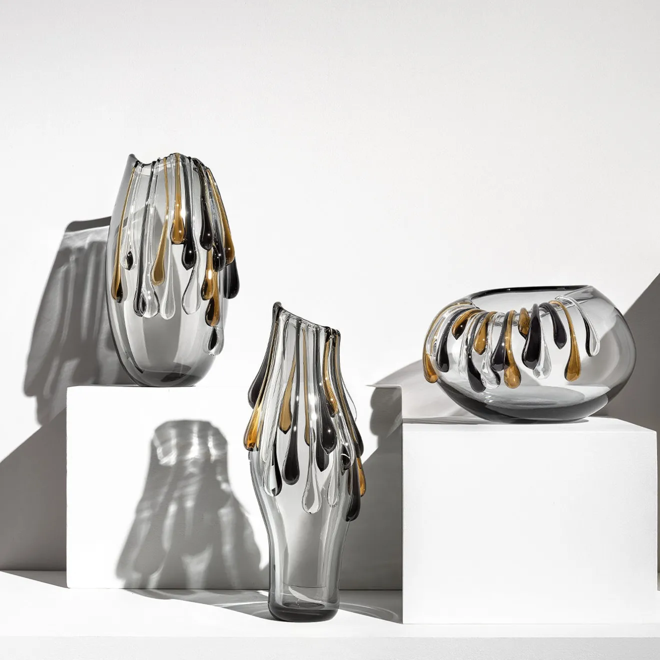 Aina Kari Vaso decorativo Like a Bowl in vetro grigio con gocce