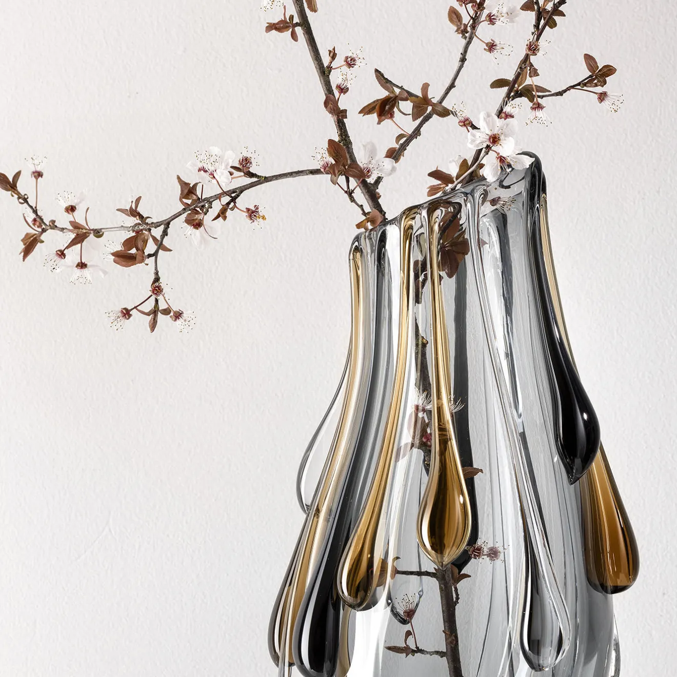 Aina Kari Vaso decorativo Like A Dodge in vetro di Murano grigio