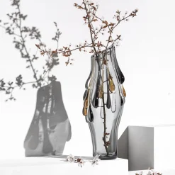 Aina Kari Vaso decorativo Like A Dodge in vetro di Murano grigio