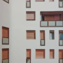 Grand Tour by Vito Nesta Videopoche rettangolare in porcellana La Finestra Sul Cortile #1