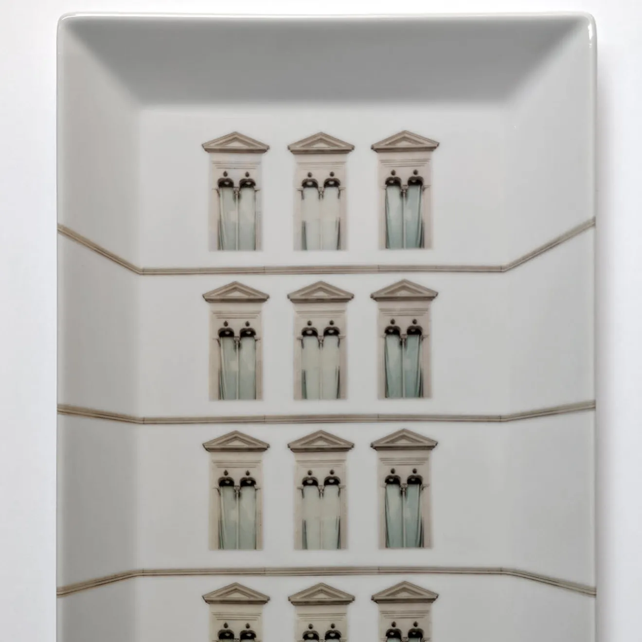 Grand Tour by Vito Nesta Videopoche rettangolare in porcellana La Finestra Sul Cortile #2